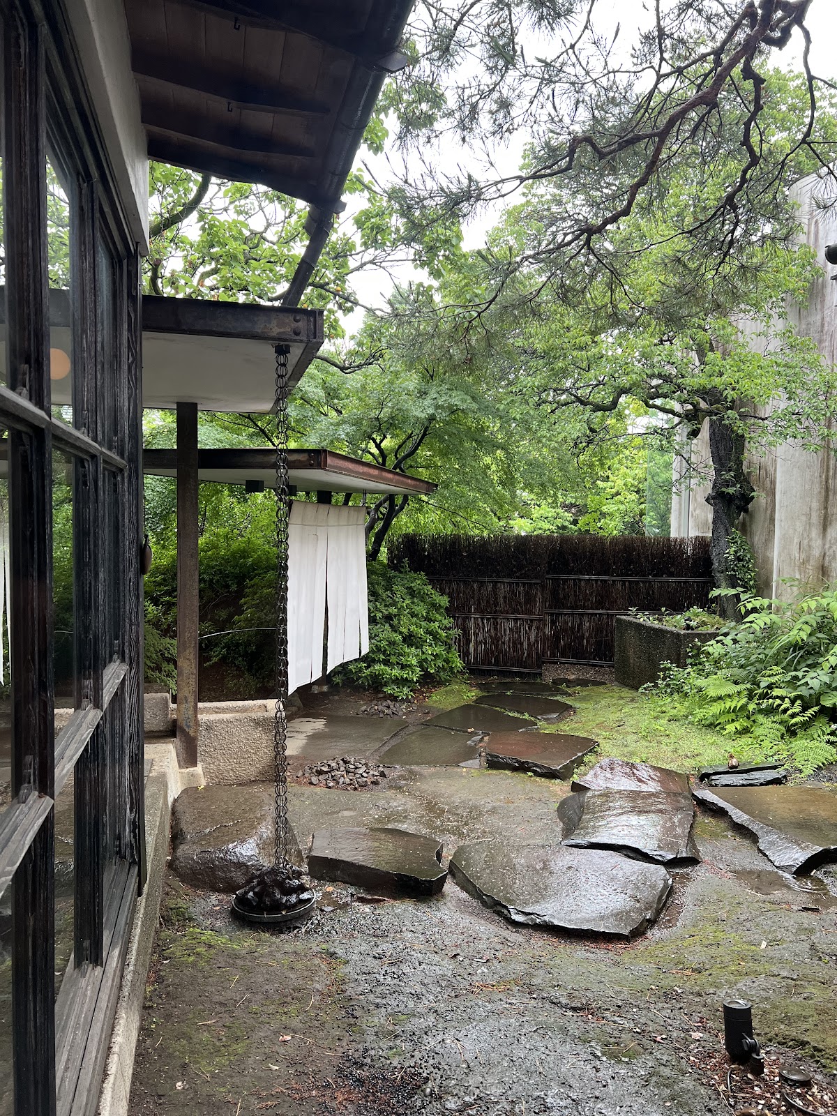 Yakumo Saryō thumbnail 4